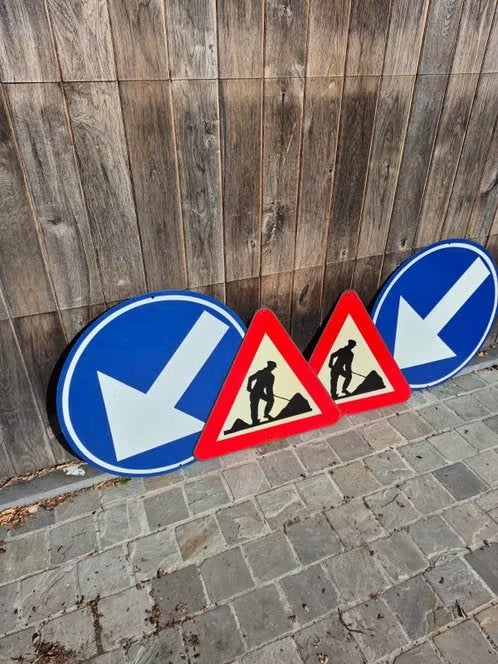 4 Vintage verkeersborden, Ophalen