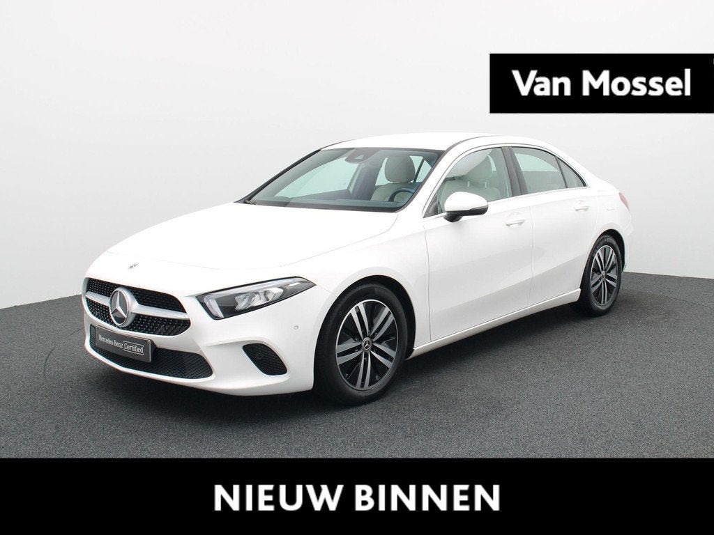 Mercedes-Benz A-Klasse 180 Luxury Line Limousine + LEDER + T, Autos, Classe A, Entreprise, Entretenue par le concessionnaire, Automatique