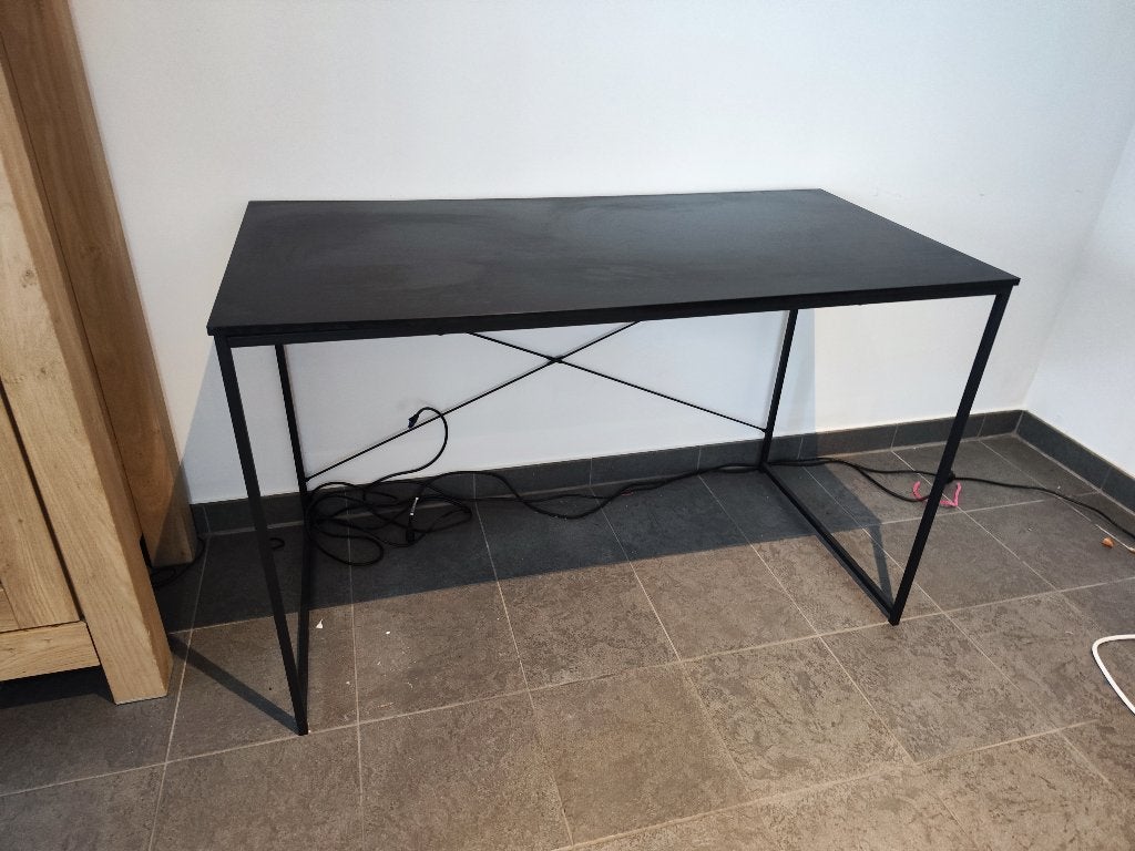 Zwart bureau jysk, Huis en Inrichting, Bureaus, Ophalen, Zwart, Hout, Zo goed als nieuw