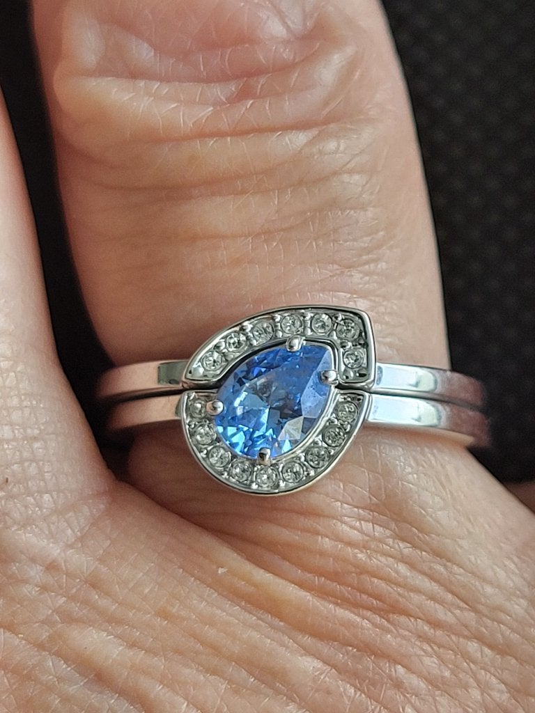 Ring Swarovski tweedeling met blauwe druppelsteen in maat58, Handtassen en Accessoires, Ringen, Overige materialen, 20 of groter