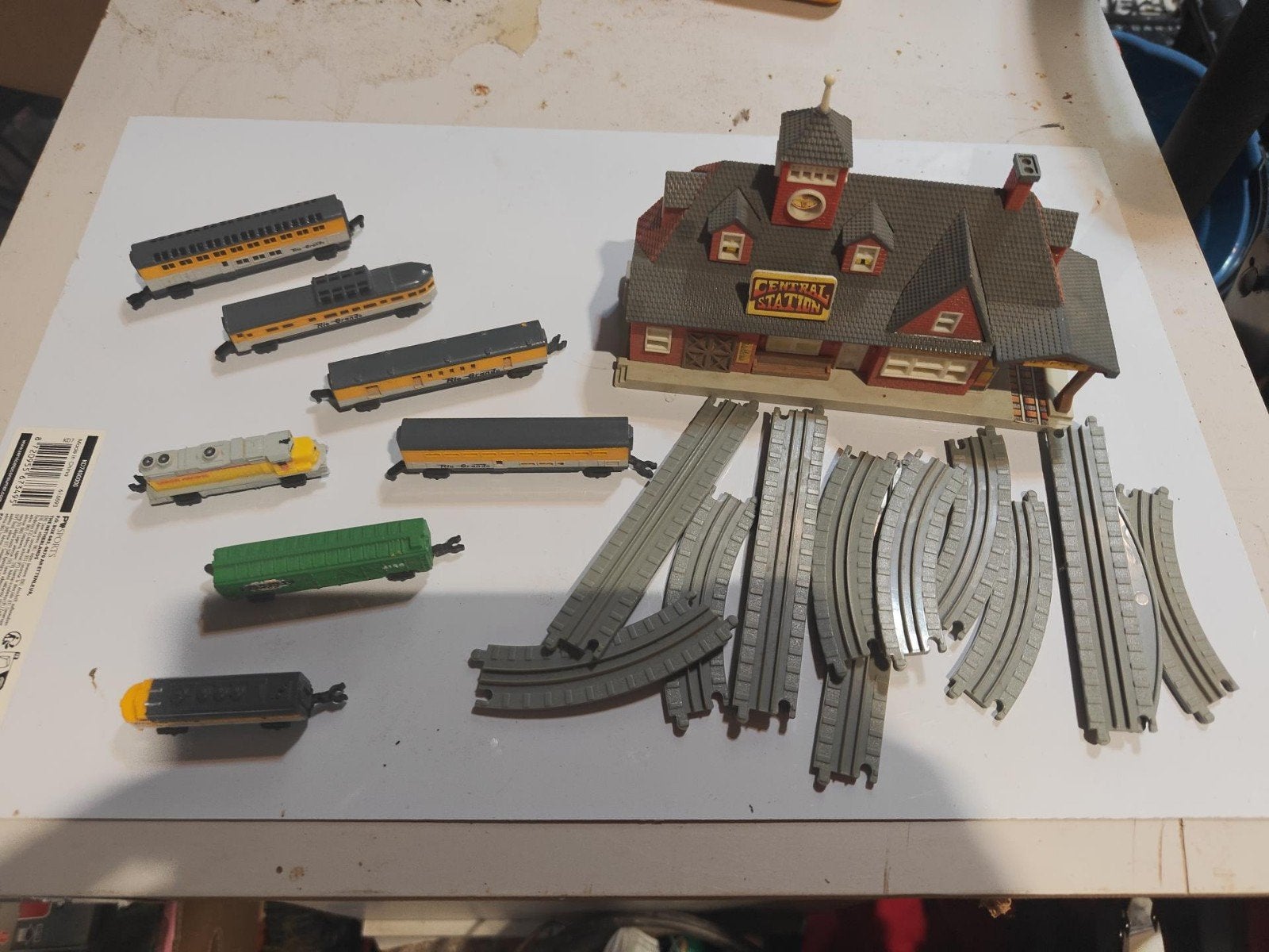 Vintage Galoob Micro Machines – Central Station + trein + ve, Hobby en Vrije tijd, Ophalen of Verzenden, Gebruikt, Treinset