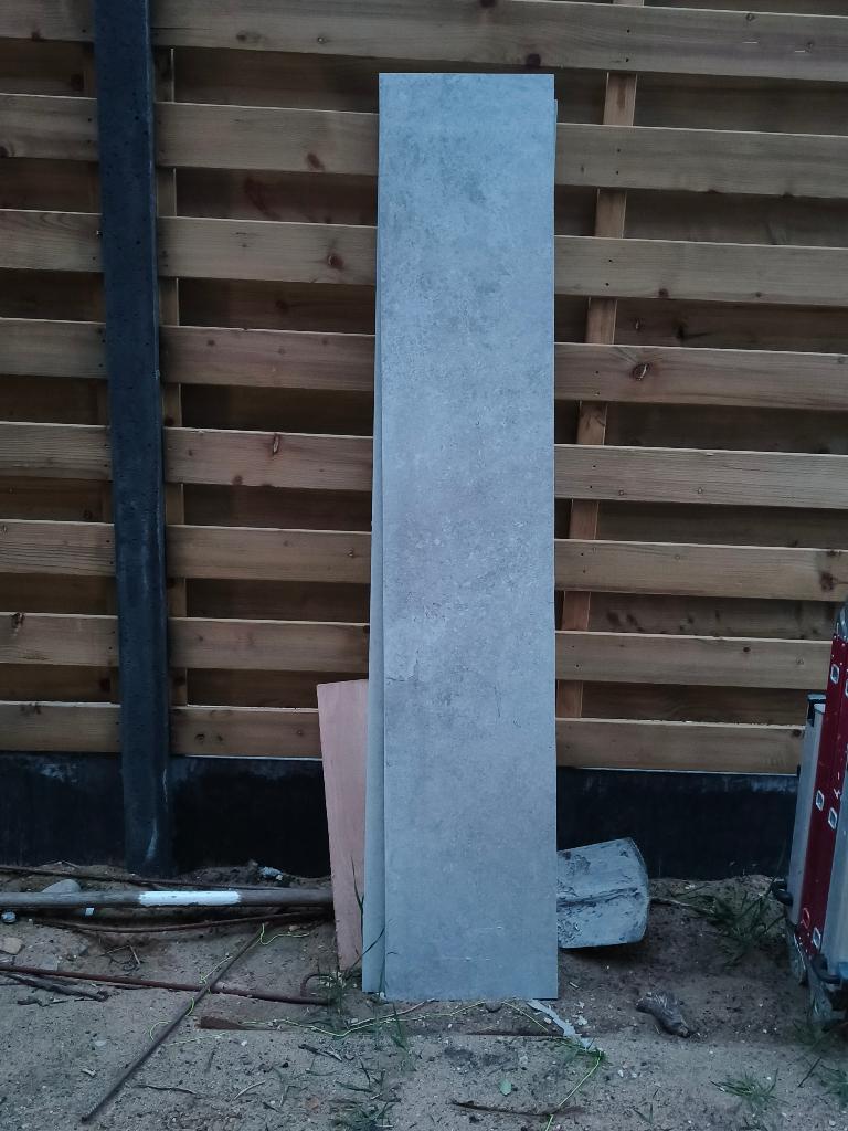 GRATIS 2x tegel reststuk 180cmx30 cm, 60 cm ou plus, Céramique, Enlèvement, 20 à 40 cm
