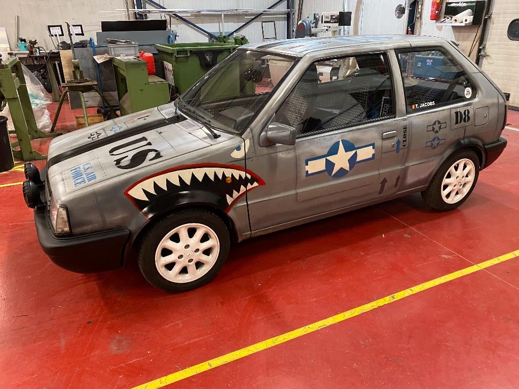Heb je een saaie auto,graffiti stijl