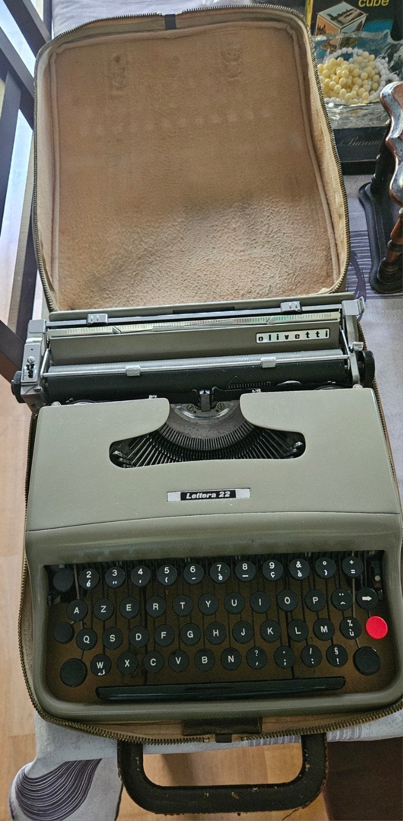 MMMMMachine à écrire vintage Olivetti Lettera 22 –, Antiquités & Art, Enlèvement