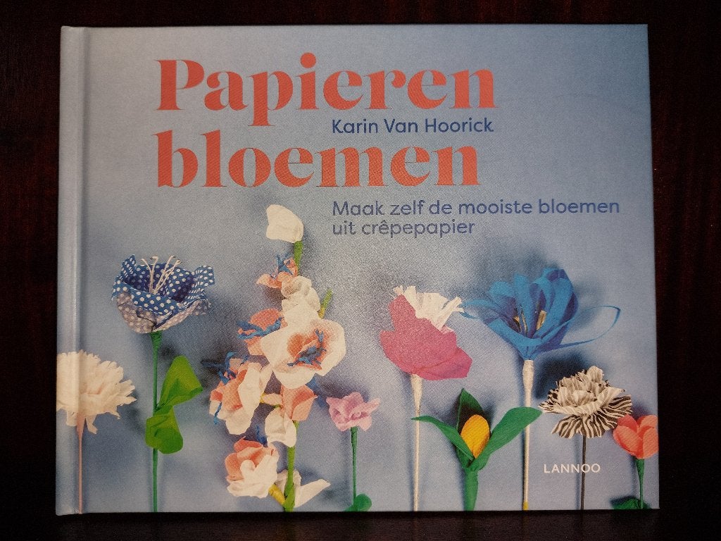 Boek Papieren bloemen (Karin Van Hoorick), Livres, Loisirs & Temps libre, Enlèvement ou Envoi, Comme neuf, Convient aux enfants