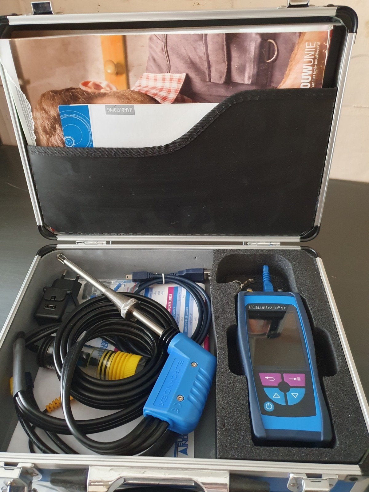 Blauwe lijn Bluelyzer ST gasmeter, Ophalen