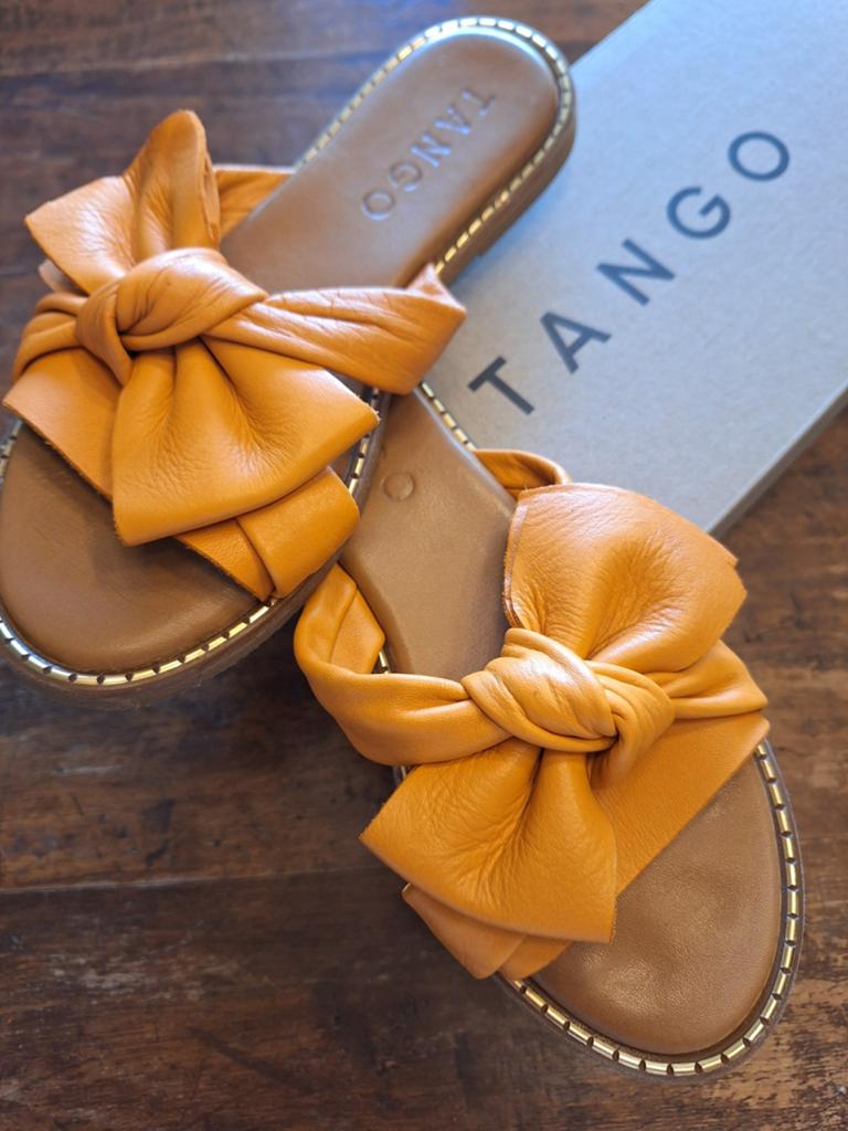 oranje Tango Audrey 1 dames slippers., Kleding | Dames, Schoenen, Zo goed als nieuw, Slippers, Oranje, Ophalen of Verzenden