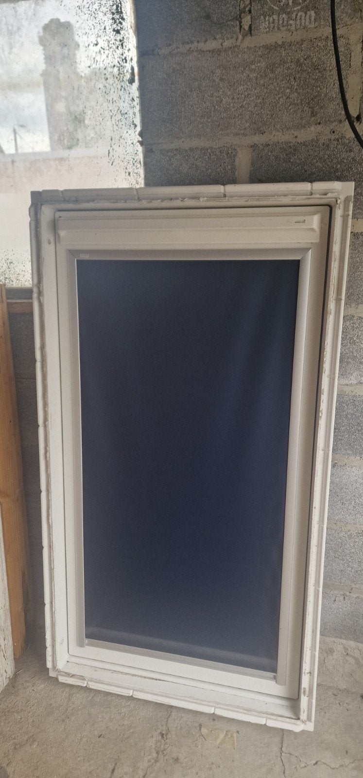 velux PVC 78x140 (posé 1 an) + raccord + store + option pose, Enlèvement, Utilisé, Bois