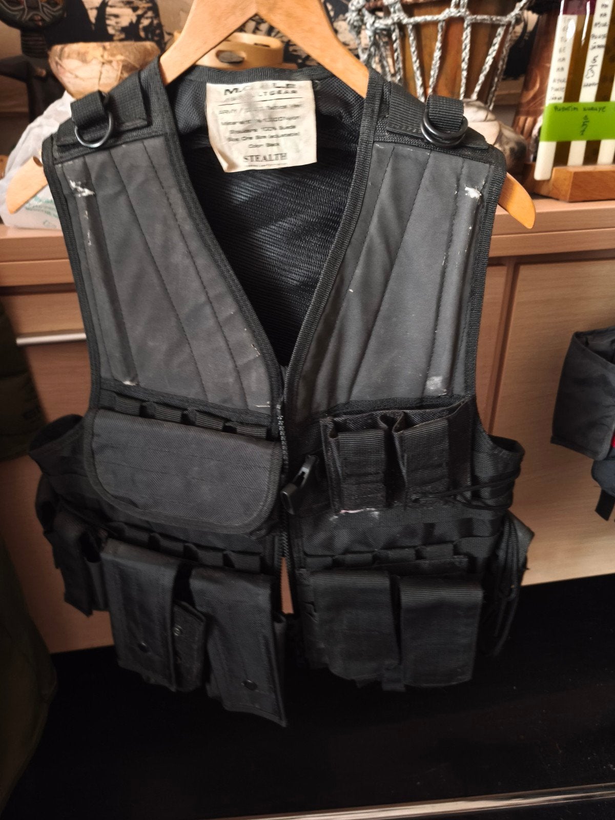 gilet tactique modulaire Molle Assault Gear (modèle Stealth), Sports & Fitness, Enlèvement, Comme neuf