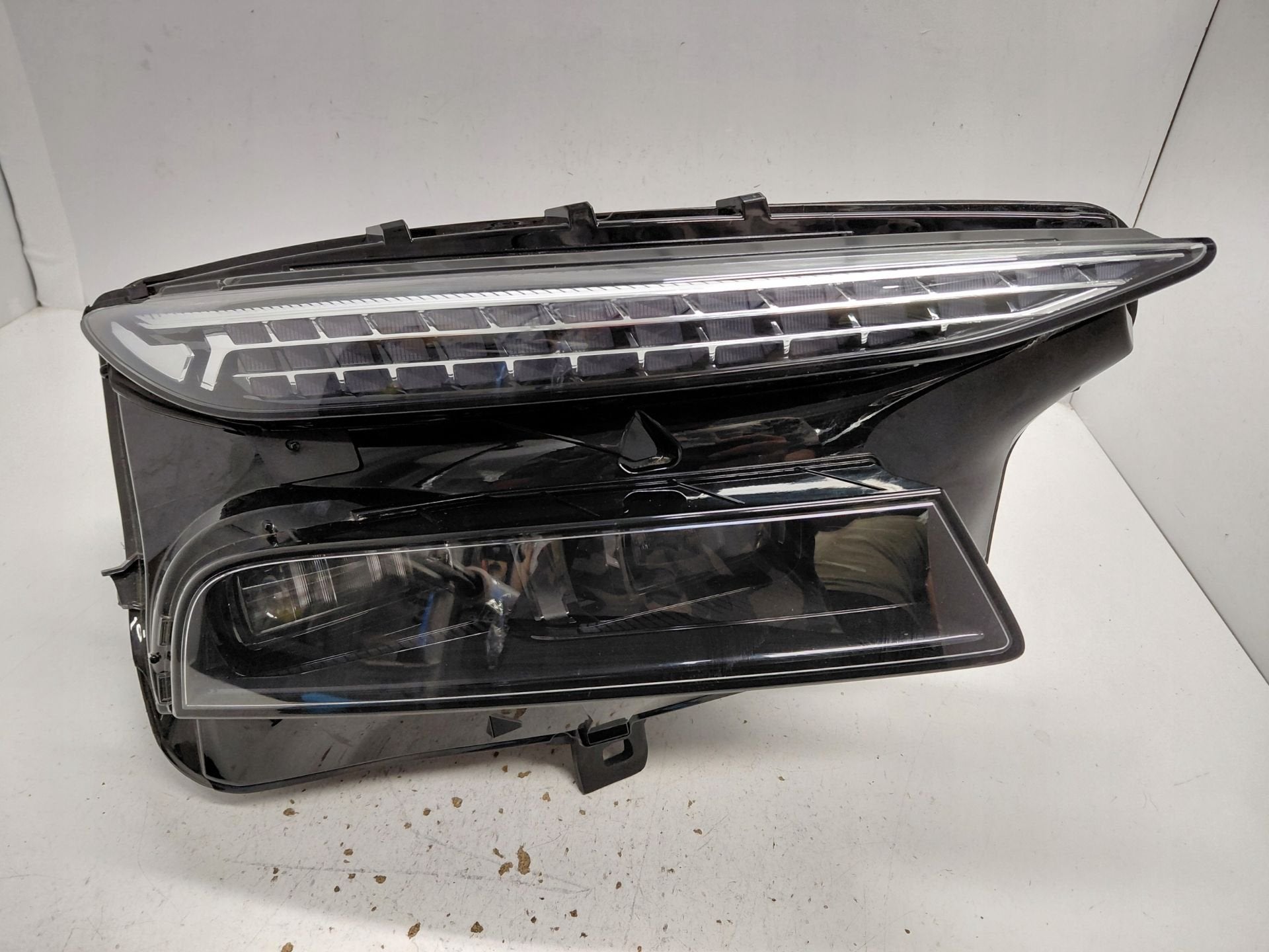 Phare de capot Audi A6 C9 E-Tron 85E.941.040.R, AUDI AG, Auto-Union-Strasse 1
85045  Ingolstadt, DE, Audi, Utilisé