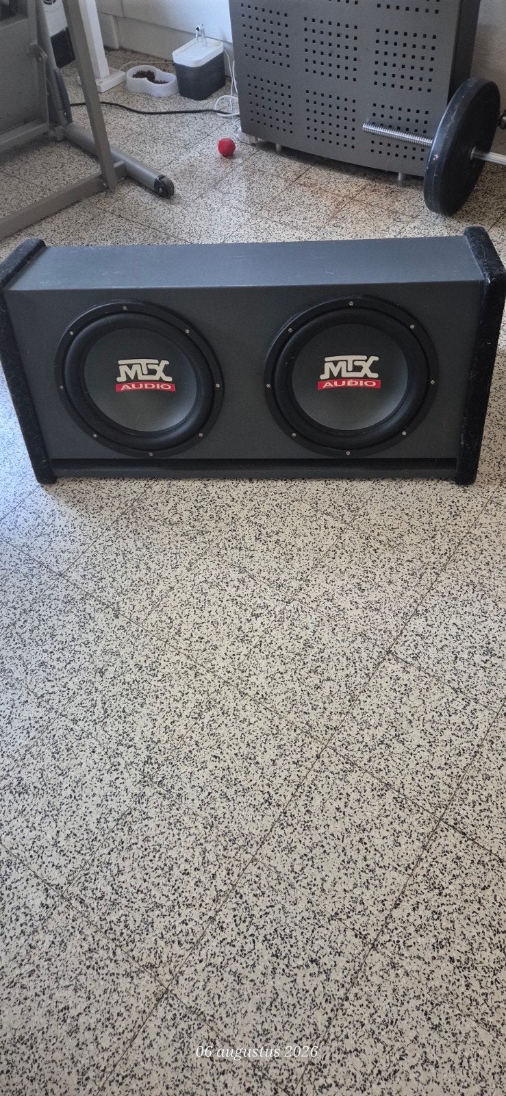 Tekoop dubbele sub plus radio pioneer, Enlèvement