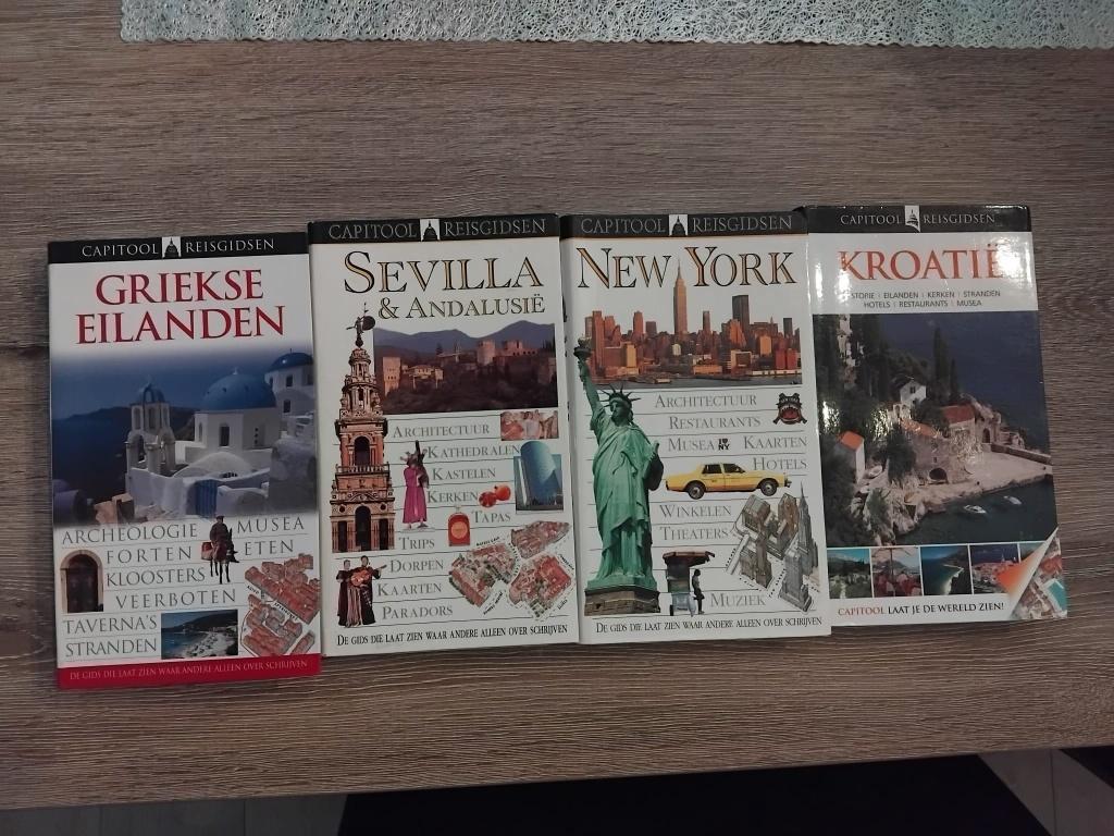 Capitool reisgidsen, Ophalen of Verzenden, Gelezen, Reisgids of -boek, Capitool