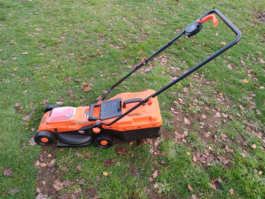 Powerplus grasmaaier + gratis GRASTRIMMER en  Slijpmachine, Tuin en Terras, Grasmaaiers, Ophalen, Accu-grasmaaier, Nieuw, 30 t/m 39 cm