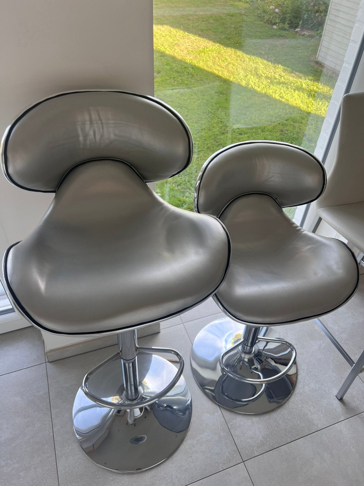 VENDU ! Chaises hautes adaptables en hauteur pivotantes, 4 tabourets, Enlèvement, Comme neuf, Métal