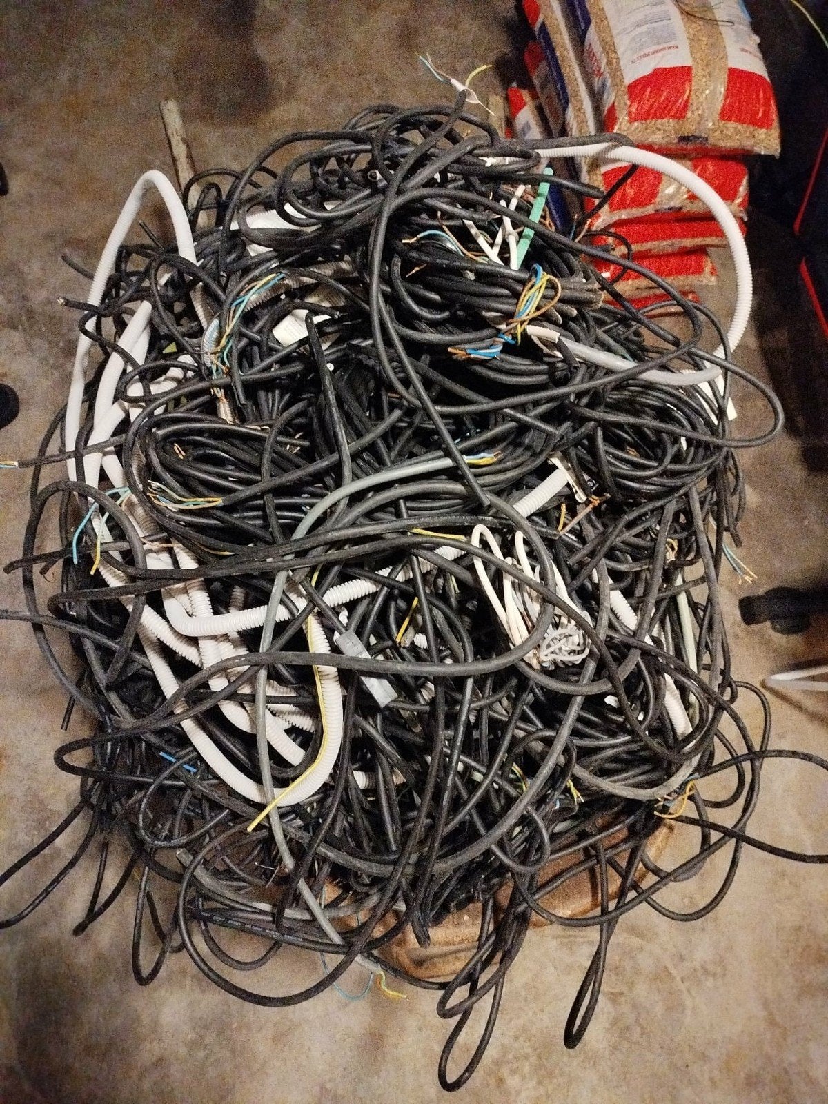 Je rachète vieux cuivre, vieux câble électrique, vieux laito
