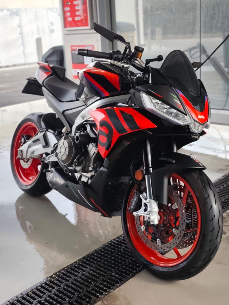 Aprilia tuono 660 factory in nieuwstaat, Motoren, Motoren | Aprilia, Particulier