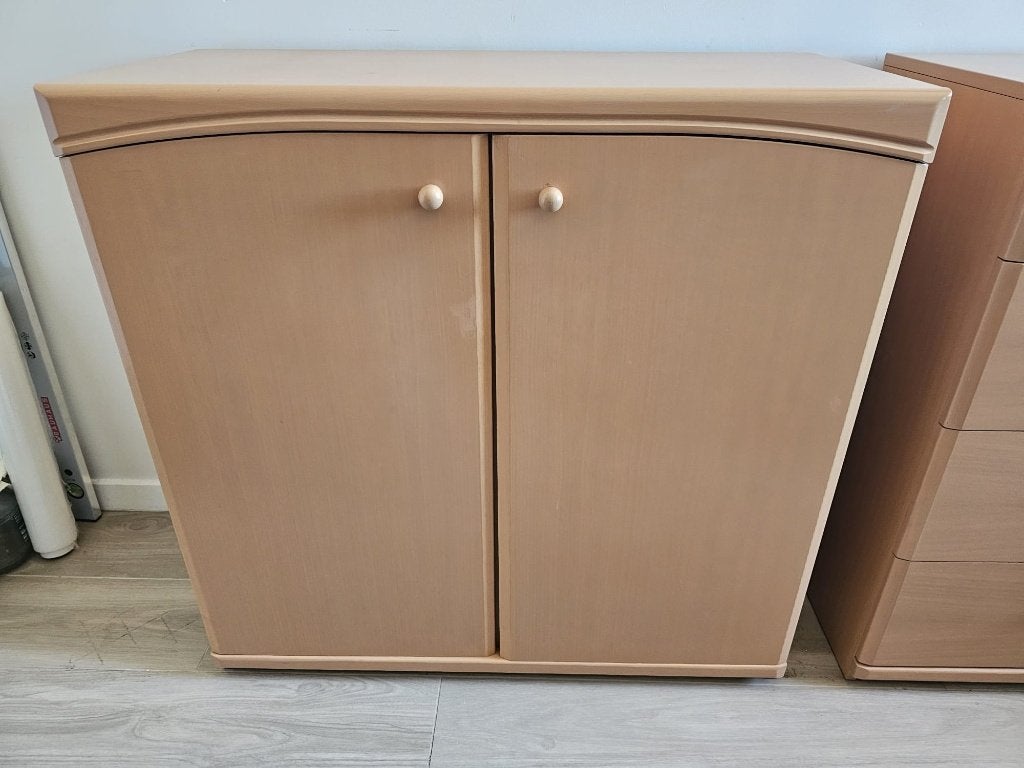 Ensemble de 2 commodes assorties – 2 portes et 4 tiroirs, Maison & Meubles, Enlèvement ou Envoi, Utilisé
