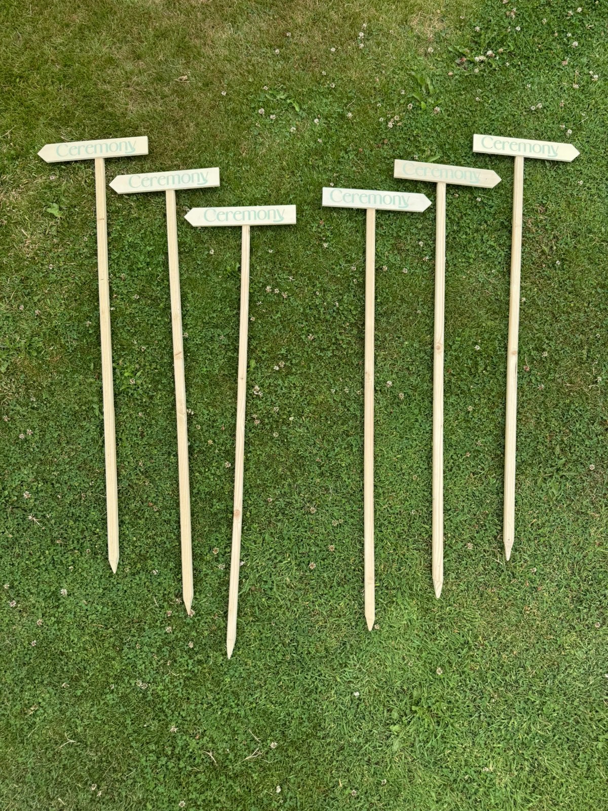 6 houten wegwijzers of pijlen trouw (ceremonie), Ophalen, Zo goed als nieuw
