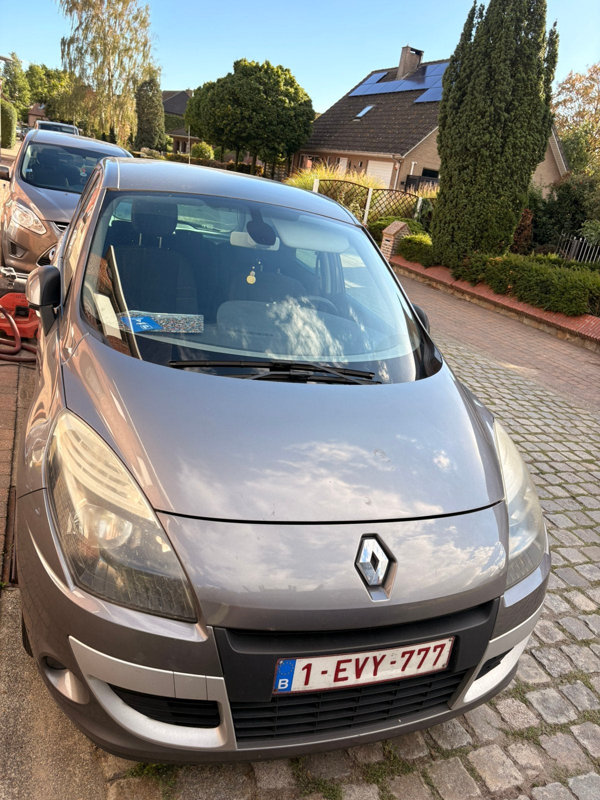 Renault megan scenic, Autos, Argent ou Gris, Achat, 750 kg, Boîte manuelle
