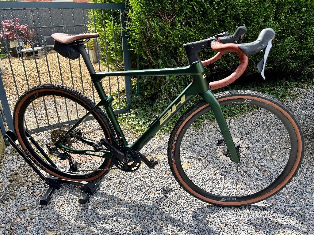 Vélo GravelX AT 5.0 Marque BH taille Médium, Vélos & Vélomoteurs, Vélos | Vélos de course, Comme neuf, Hommes, Autres marques