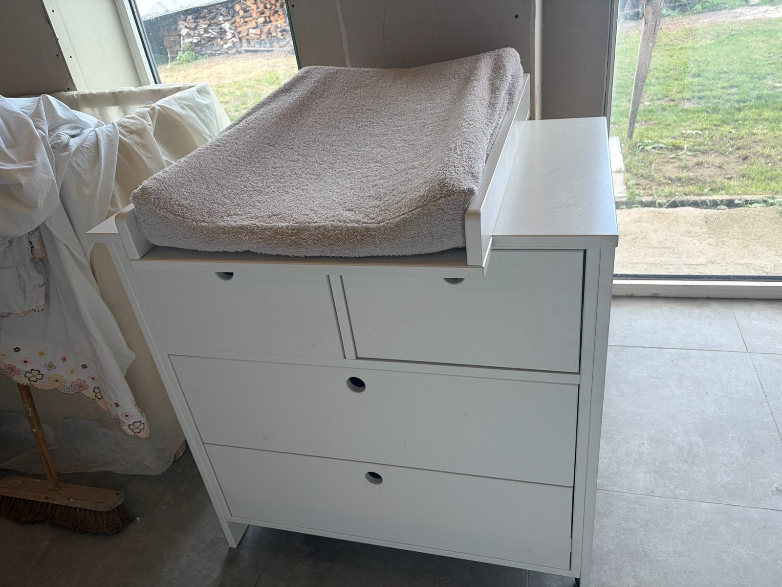 Luiertafel – met 2 kleine en 2 grote laden Wit, Kinderen en Baby's, Ophalen, Zo goed als nieuw, Kast