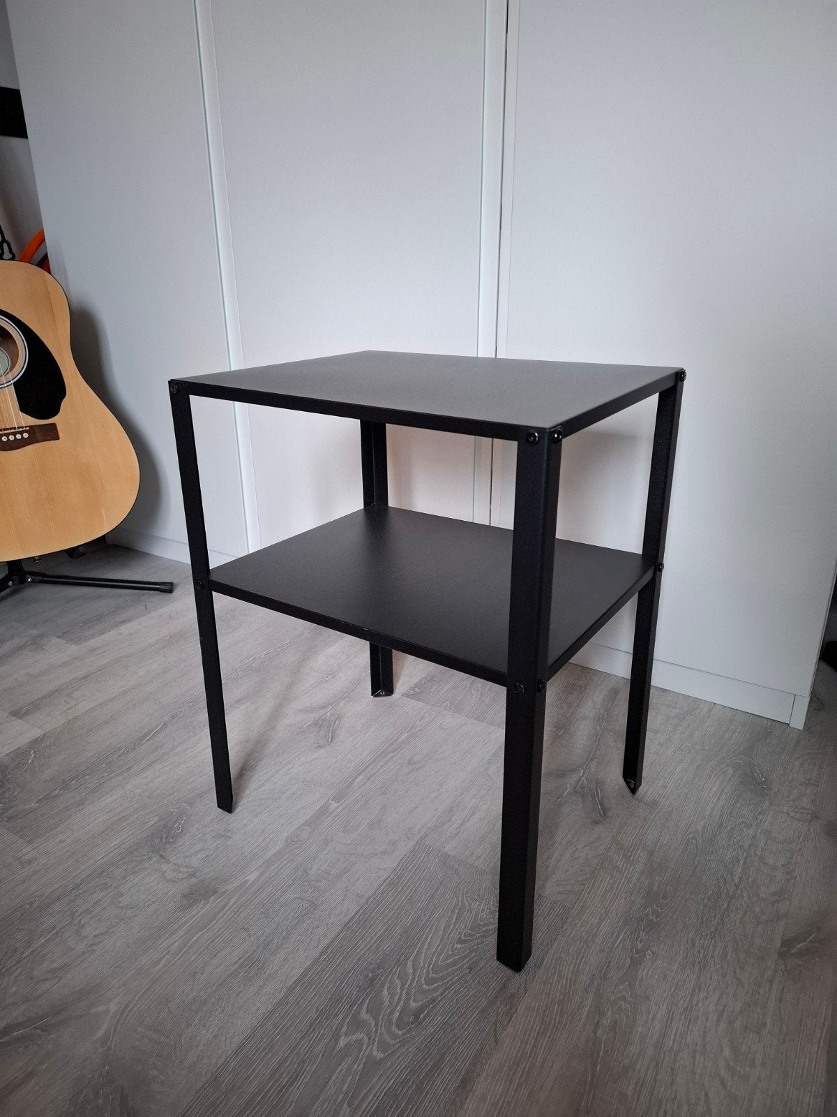 Bijzettafeltje / nachtkastje, Minder dan 55 cm, Metaal of Aluminium, Zo goed als nieuw, Industrieel