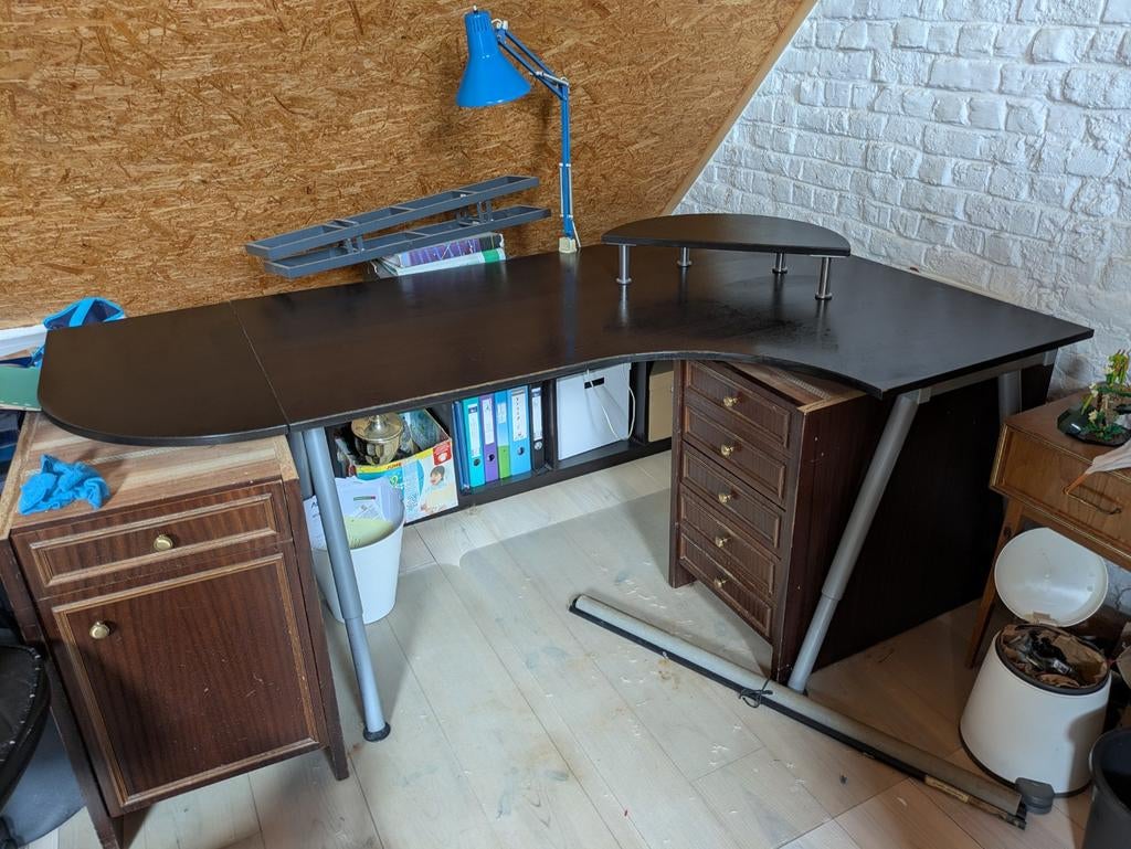 Hoekbureau Galant van Ikea, Enlèvement