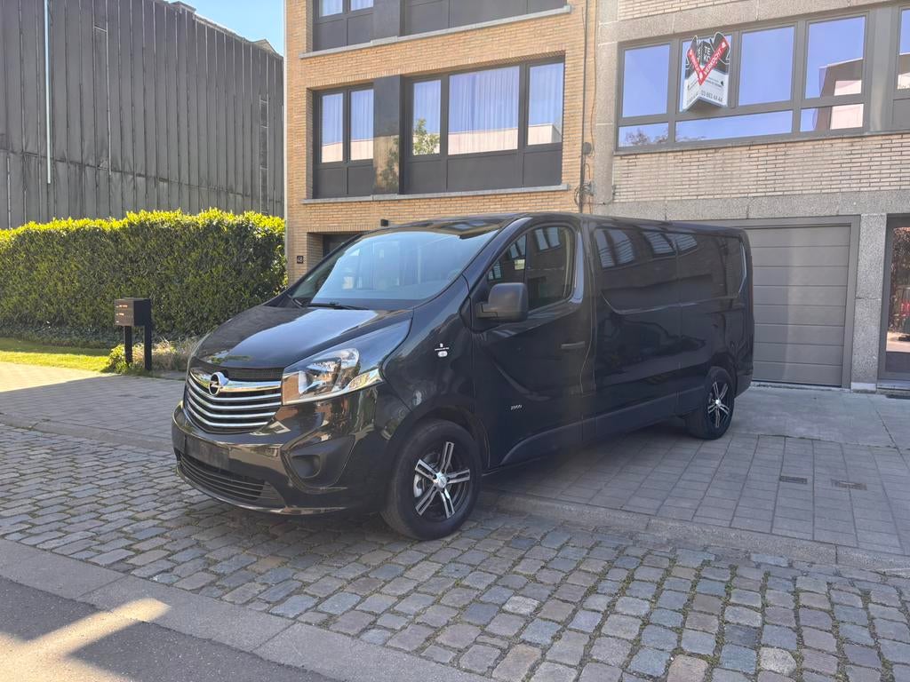 Opel vivaro 1.6 120pk L2 lang chassis euro6 Gps, Euro 6, Zwart, Particulier, Te koop
