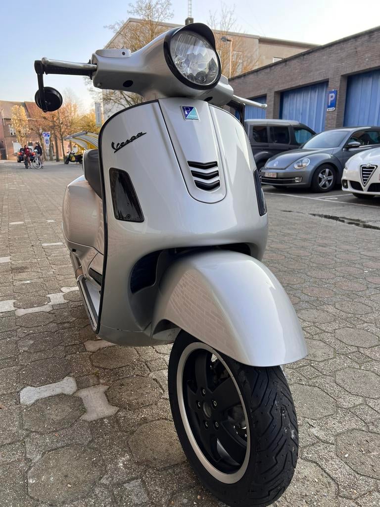 Vespa GT 200cc , Black-Out GTS SYLE, Motoren, Particulier, Scooter