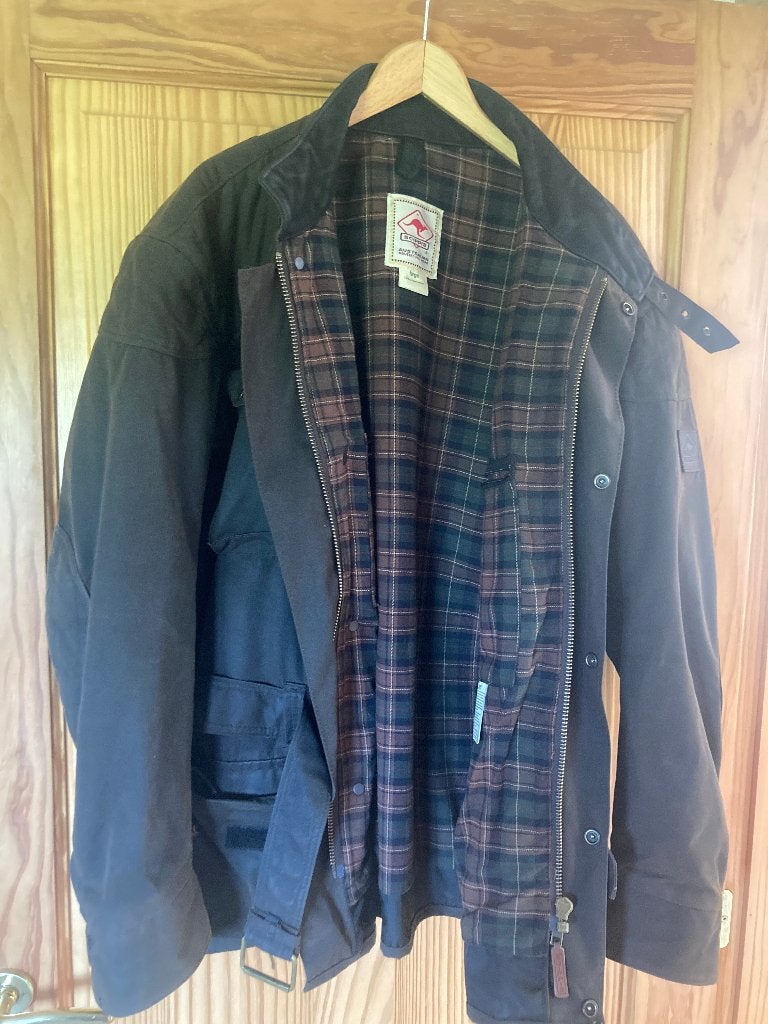 vintage motorjas en bijpassende helm, Motoren, Kleding | Motorkleding, Ophalen, Jas | textiel, Heren, Scippis