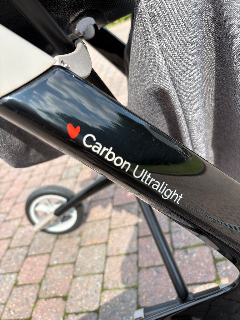 Carbon rollator Acre zwart, Diversen, Rollators, Ophalen, Opvouwbaar, Zo goed als nieuw