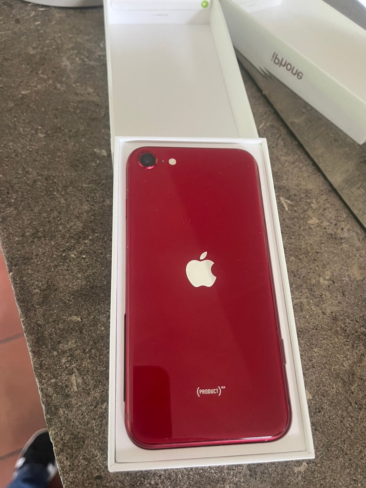 Iphone SE rouge parfait etat de marche parfait etat general, Télécoms, Enlèvement, Comme neuf, Rouge