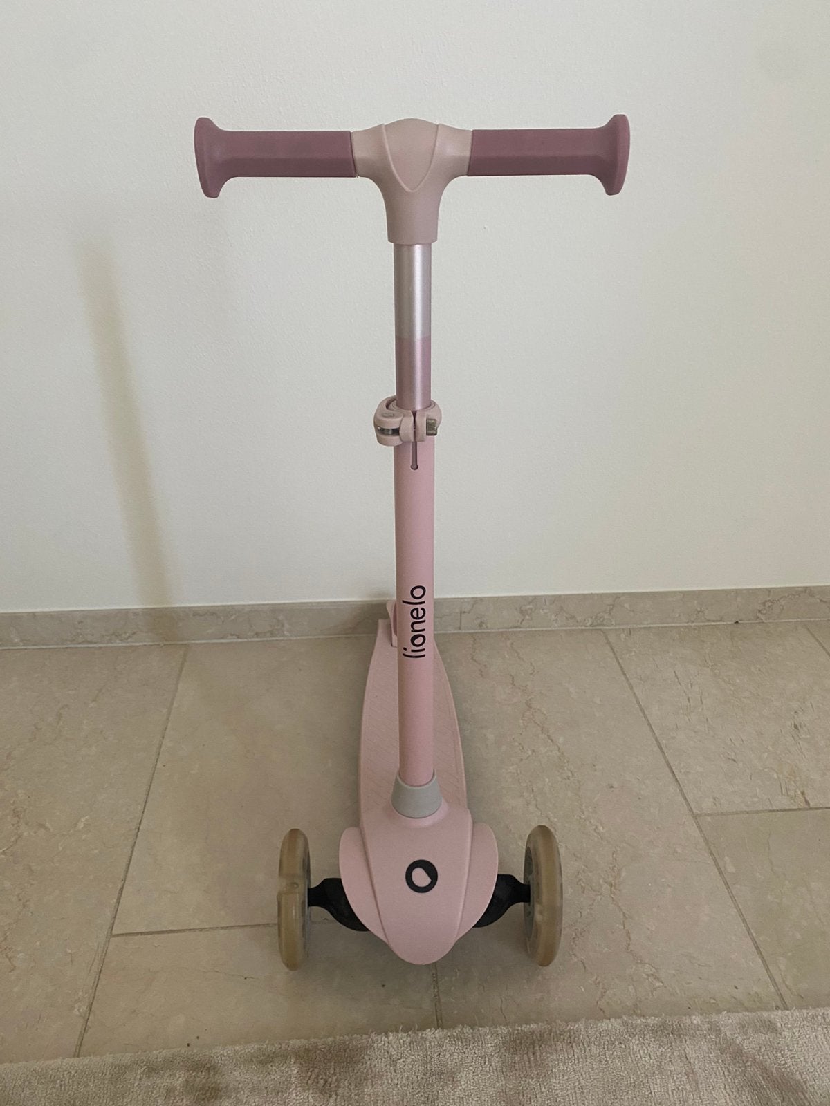 Lionelo Jessy Kinderstep 3 wielen LED - Roze, Fietsen en Brommers, Steps, Ophalen of Verzenden