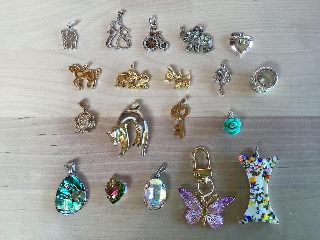19 pendentifs ensemble, Enlèvement, Comme neuf, Or