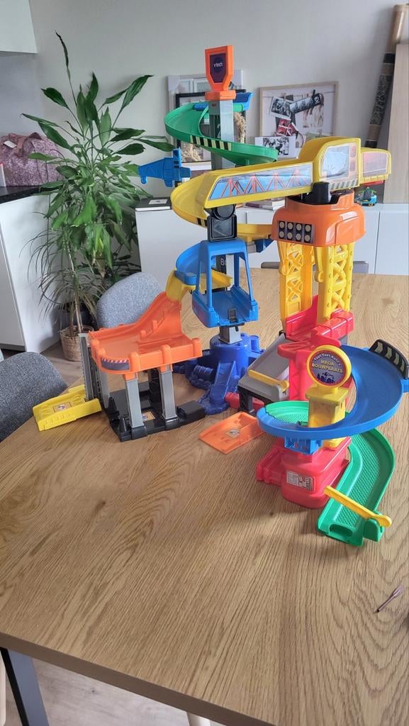 Garage circuit V-Tech + 3 voitures Tu Tut, Circuit