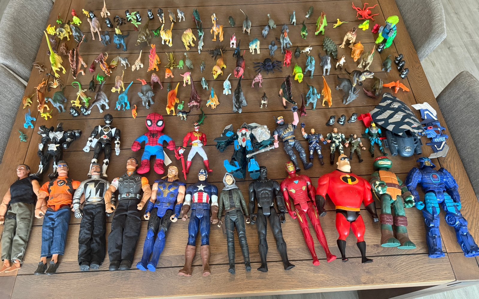 Grote partij speelgoed: Marvel, Action Man, … & Dinos, Enlèvement, Comme neuf