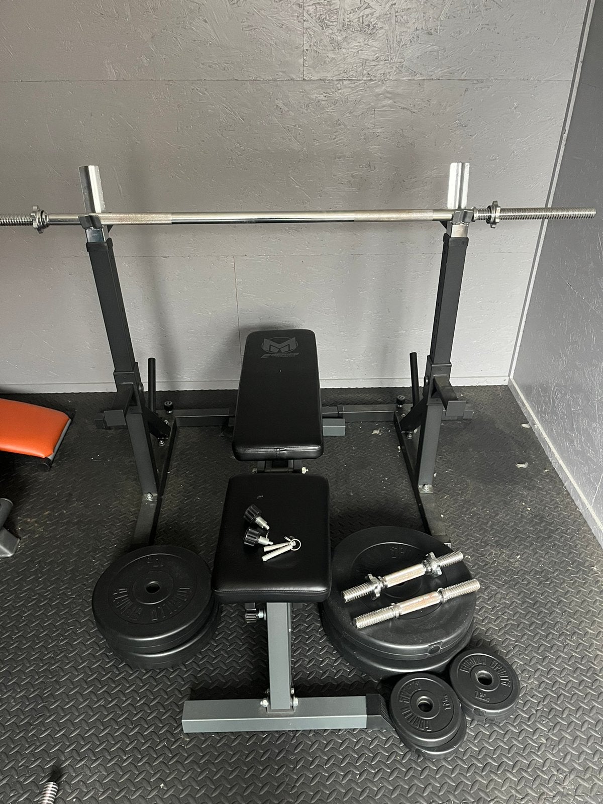 Banc de fitness réglable, support de squat et haltères 55 kg, Sports & Fitness, Enlèvement, Utilisé, Banc d'exercice