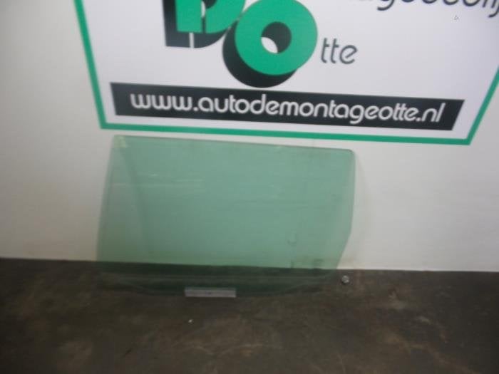 Vitre portière 4portes arrière gauche d'un Volvo V70, -, 3 mois de garantie, -, -
