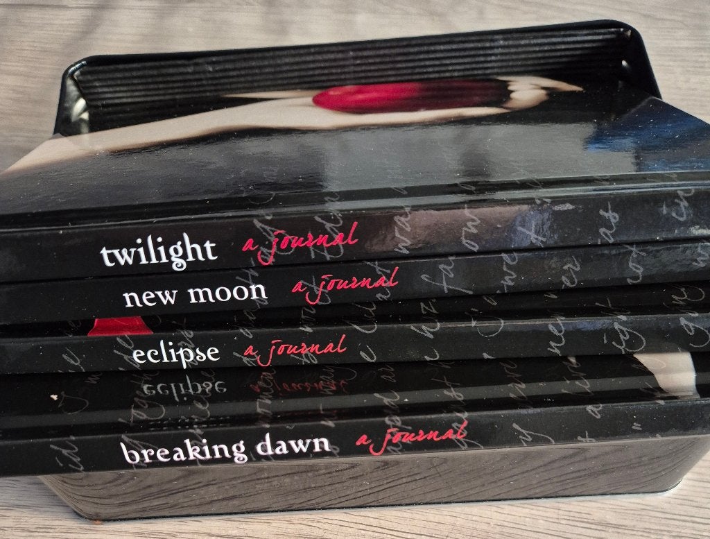 Ijzeren doos met 4 lege dagboeken twilight, Ophalen of Verzenden, Nieuw, Film, Gebruiksvoorwerp