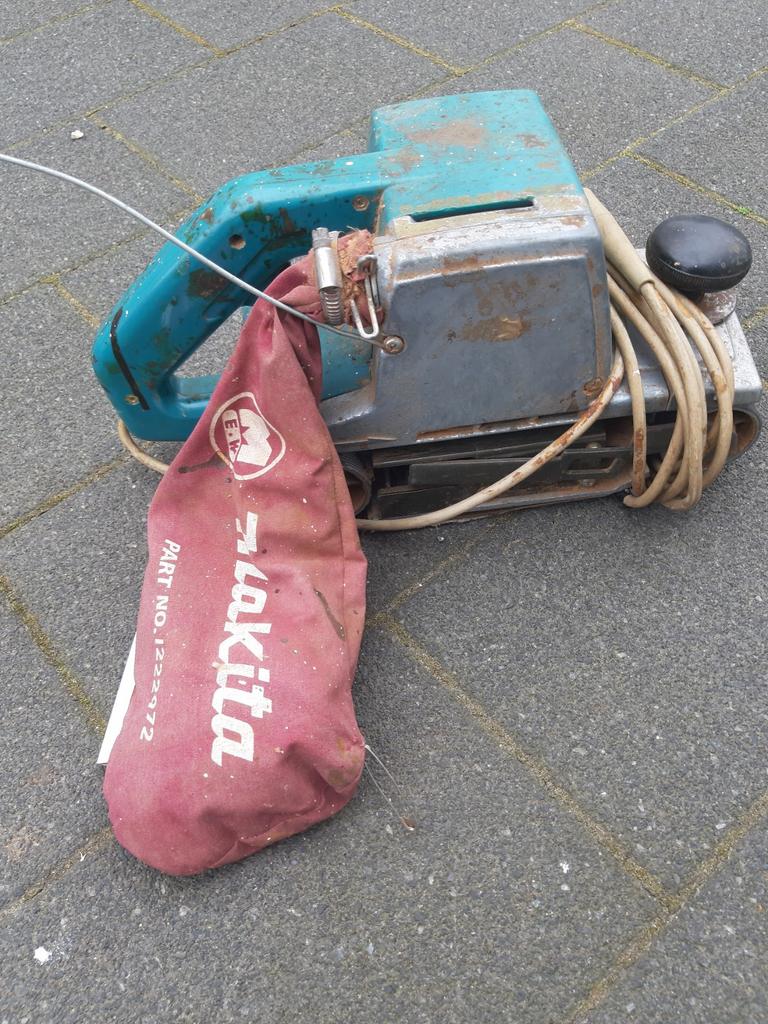 Bandschuurmachine makita, Doe-het-zelf en Bouw, Ophalen of Verzenden, Bandschuurmachine