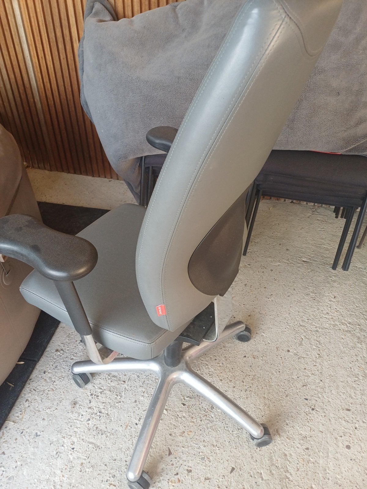 Belle chaise de bureau ergo de la marque Drisag, Enlèvement