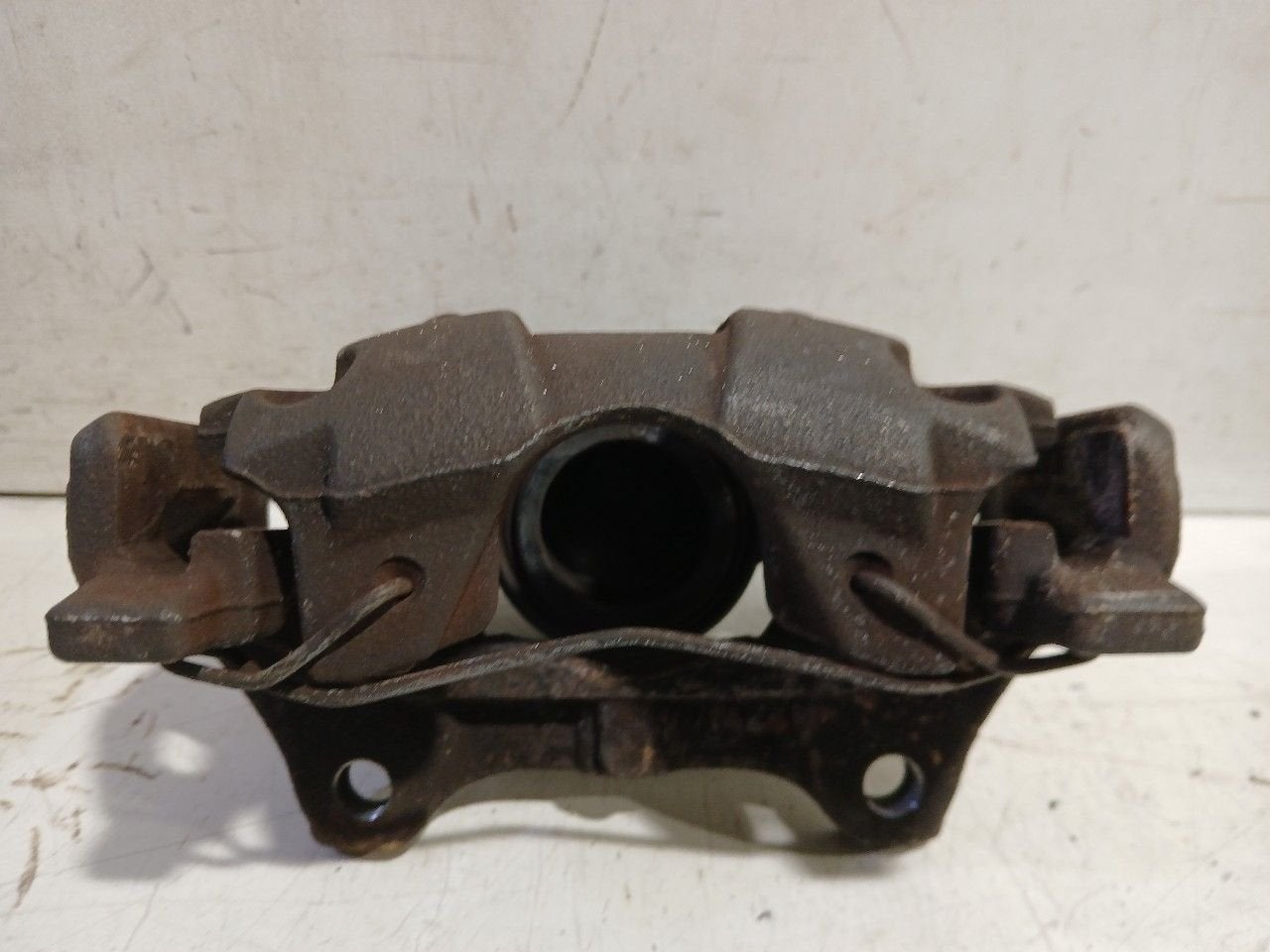 Remklauw rechts voor Renault Clio, Onderdelen@venauto.nl, Van der Ven Autorecycling B.V., Gebruikt, Ettenseweg 76, 4706 PB Roosendaal, The Netherlands