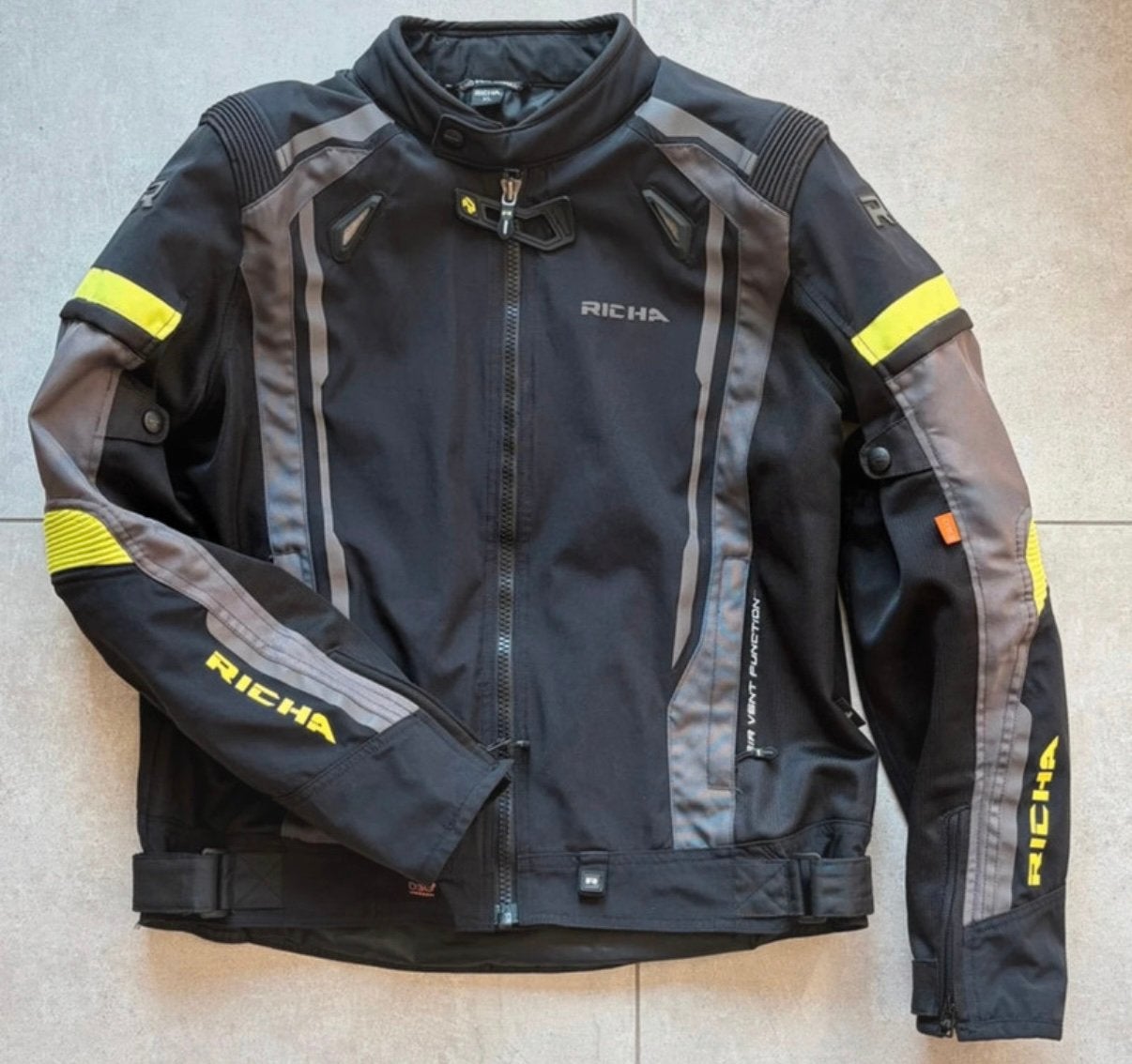 Veste moto homme Richa, Enlèvement
