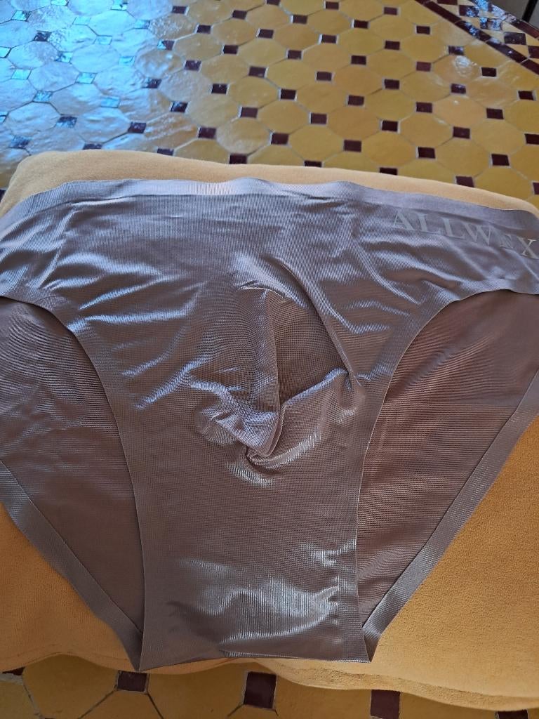 Superbe Mini Slip Café pour Homme Sexy Taille L, Vêtements | Hommes, Enlèvement, Slip