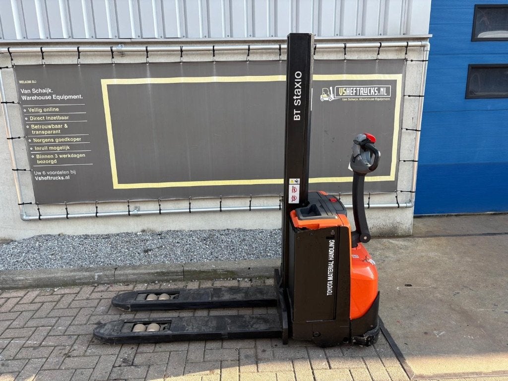 Gerbeur électrique VS-23130 BT SWE080L levage initial, Utilisé
