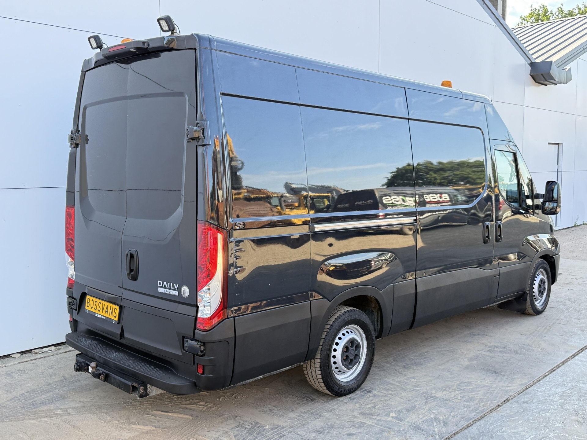 Iveco Daily 35S14 2.3 Automaat L2H2 Climate Control Cruise C, Automaat, Achterwielaandrijving, Gebruikt, Zwart