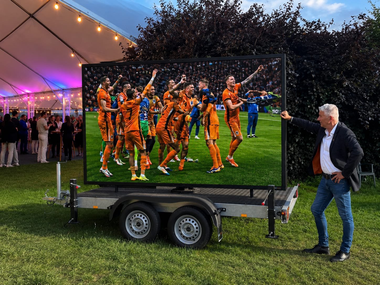 Led scherm te huur, Ophalen, Zo goed als nieuw