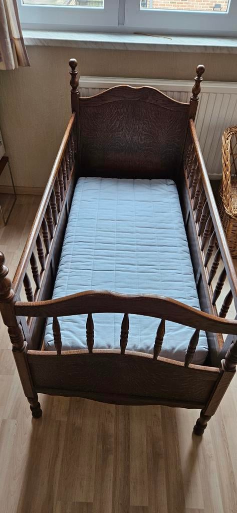 kinderbedje authentiek met matras, Enlèvement, Utilisé, Matelas