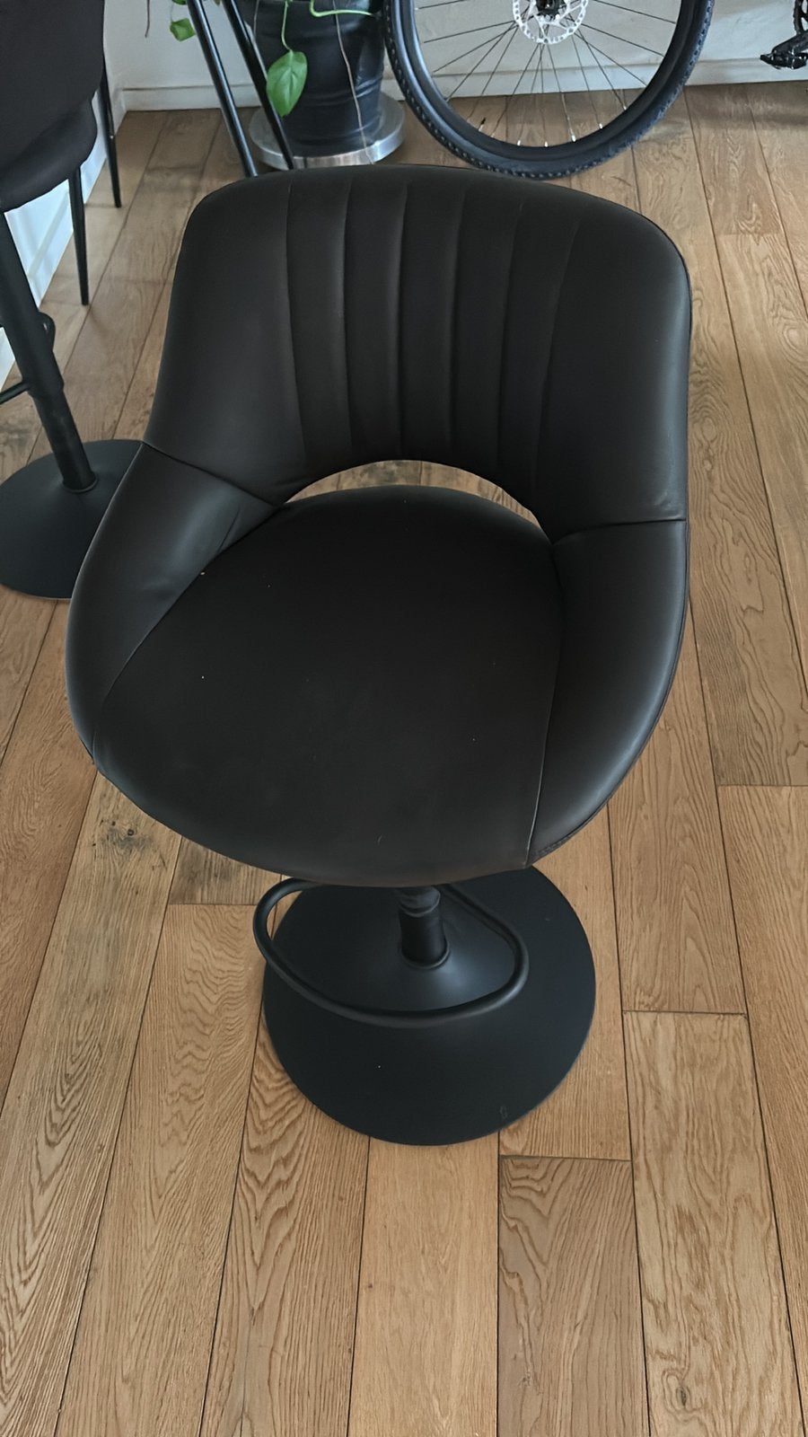 Lot de 2 tabourets de bar design noir – réglables en hauteur, Enlèvement, Comme neuf
