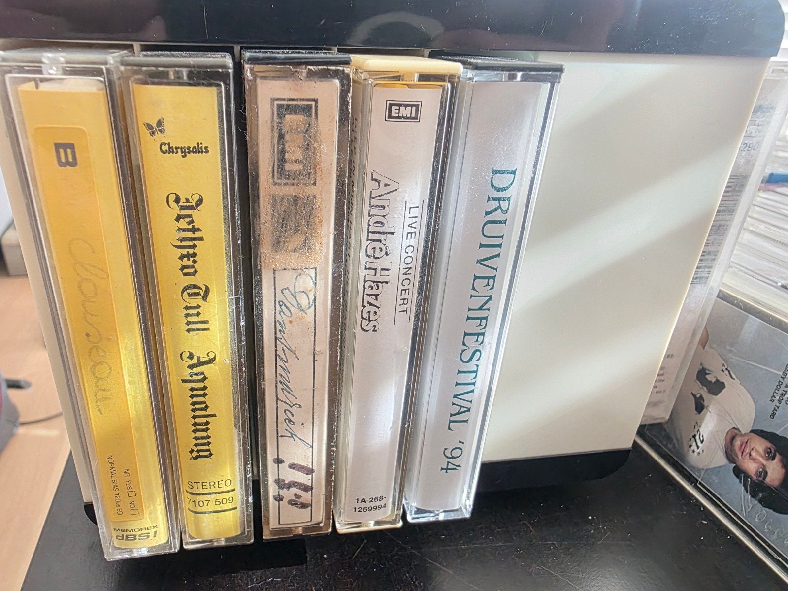 Muziek casetten collectie, Enlèvement